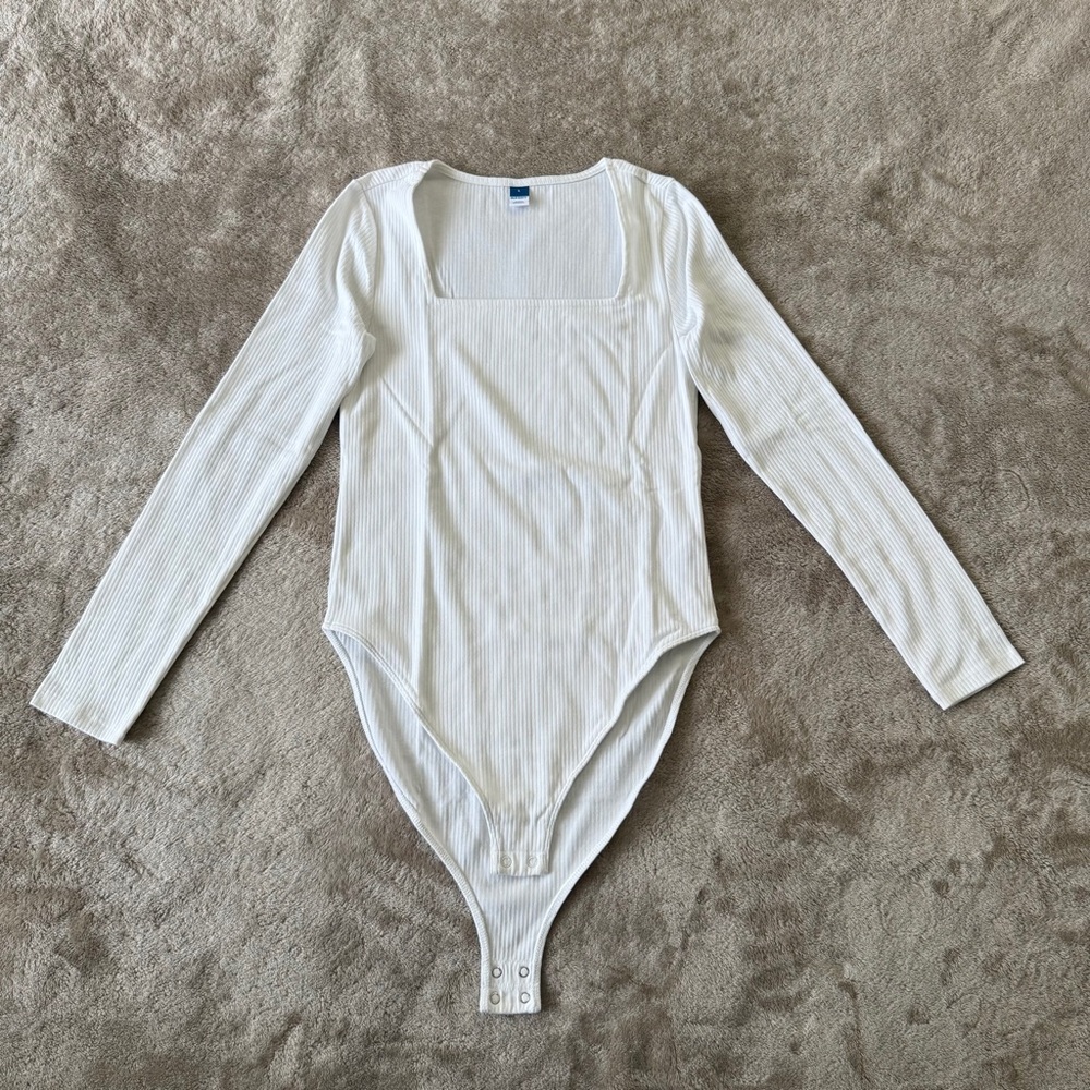 Old Navy women’s White Long Sleeve Bodysuit Size L